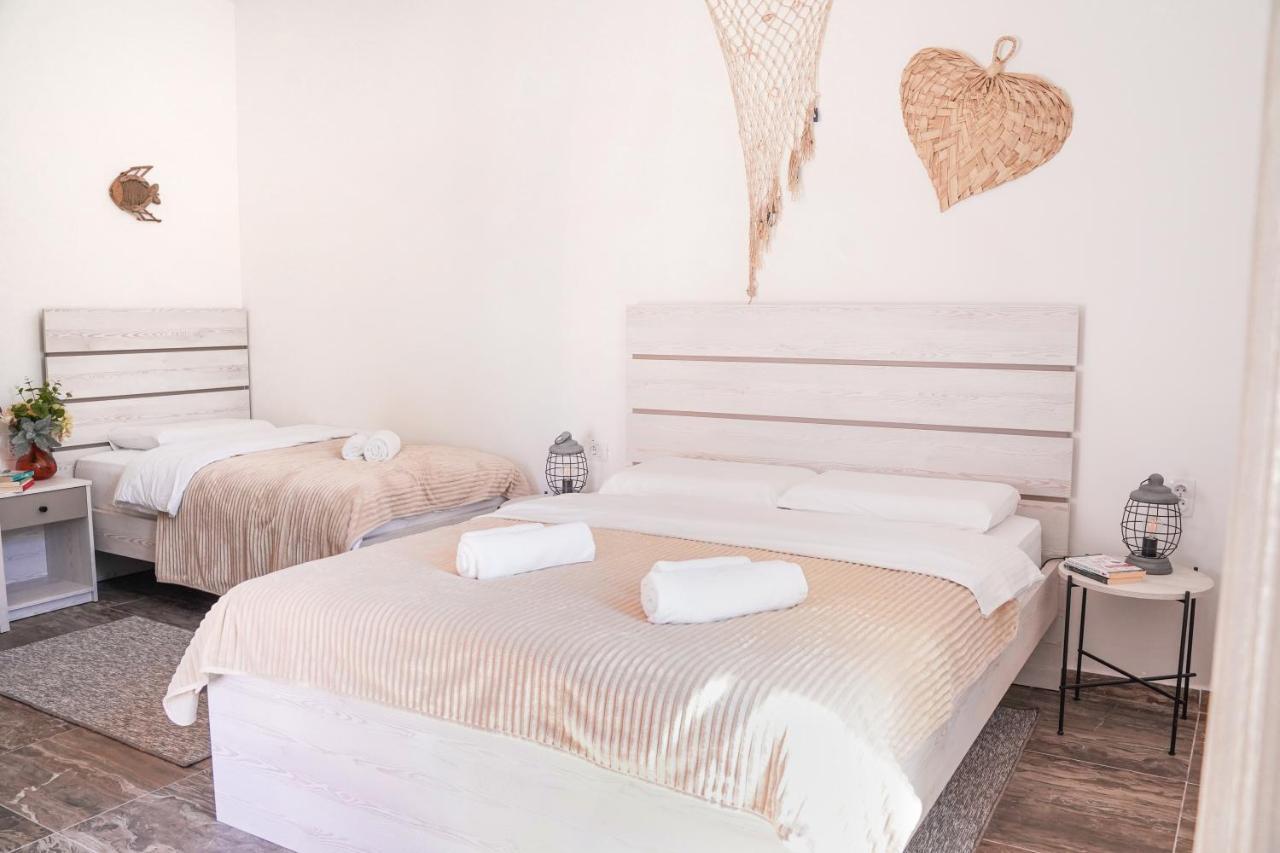 Waikiki Beach House Villa ติวัต ภายนอก รูปภาพ