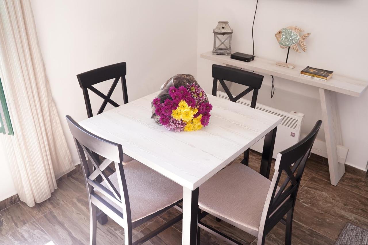 Waikiki Beach House Villa ติวัต ภายนอก รูปภาพ