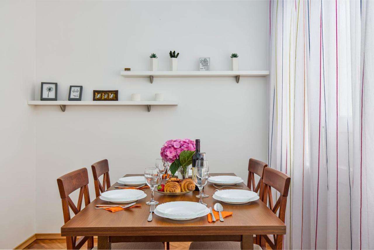 Waikiki Beach House Villa ติวัต ภายนอก รูปภาพ