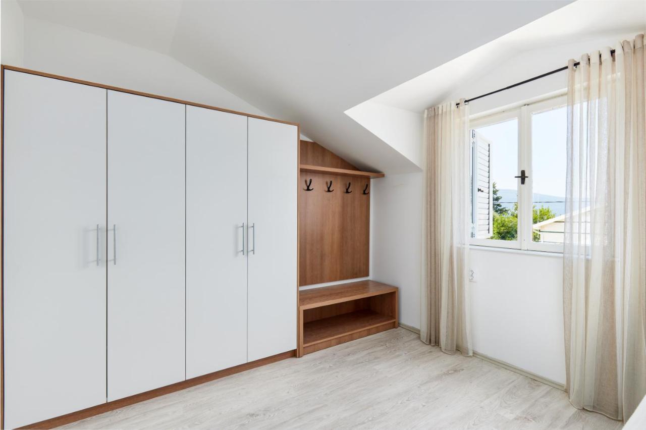 Waikiki Beach House Villa ติวัต ภายนอก รูปภาพ
