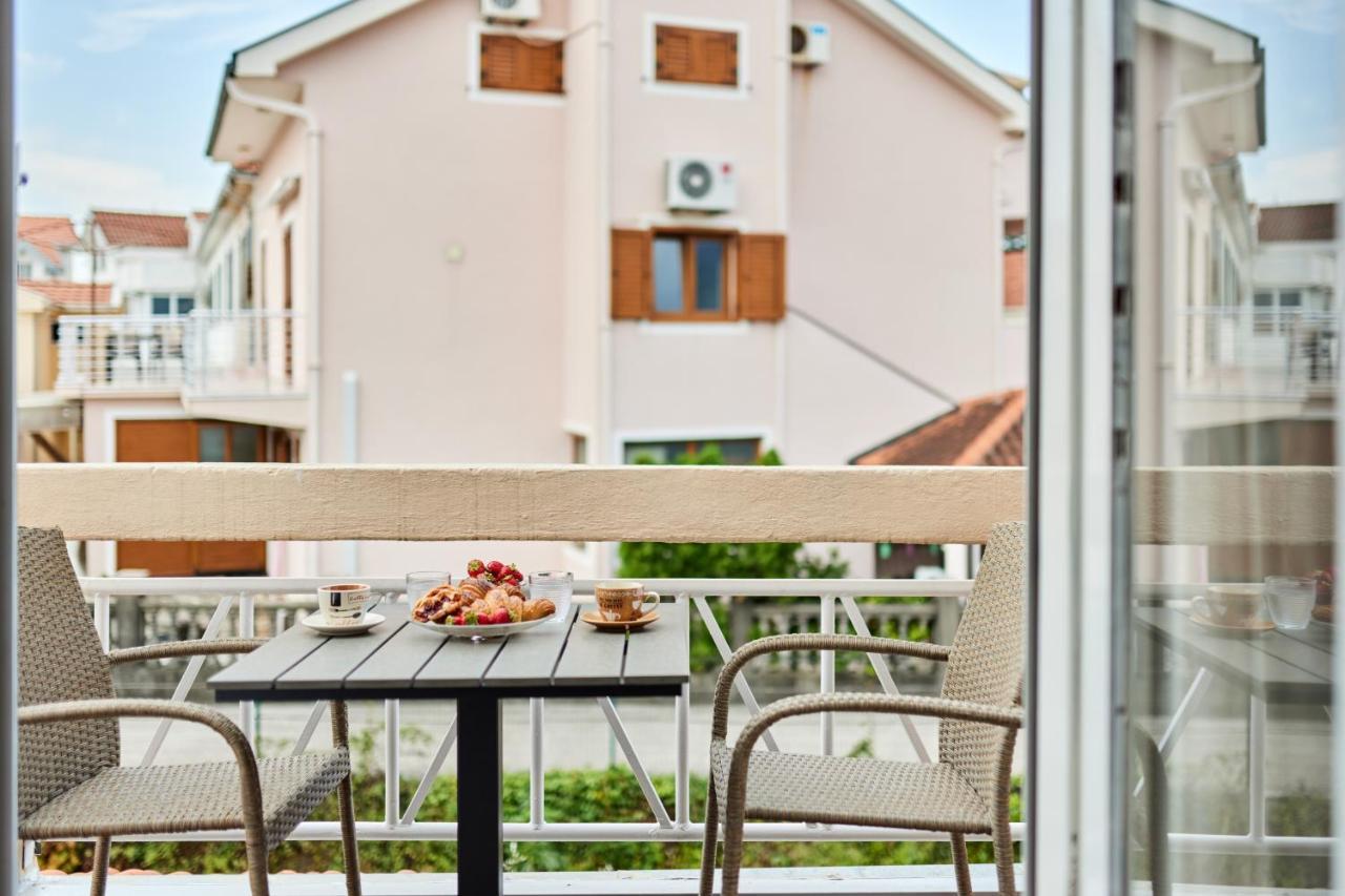 Waikiki Beach House Villa ติวัต ภายนอก รูปภาพ