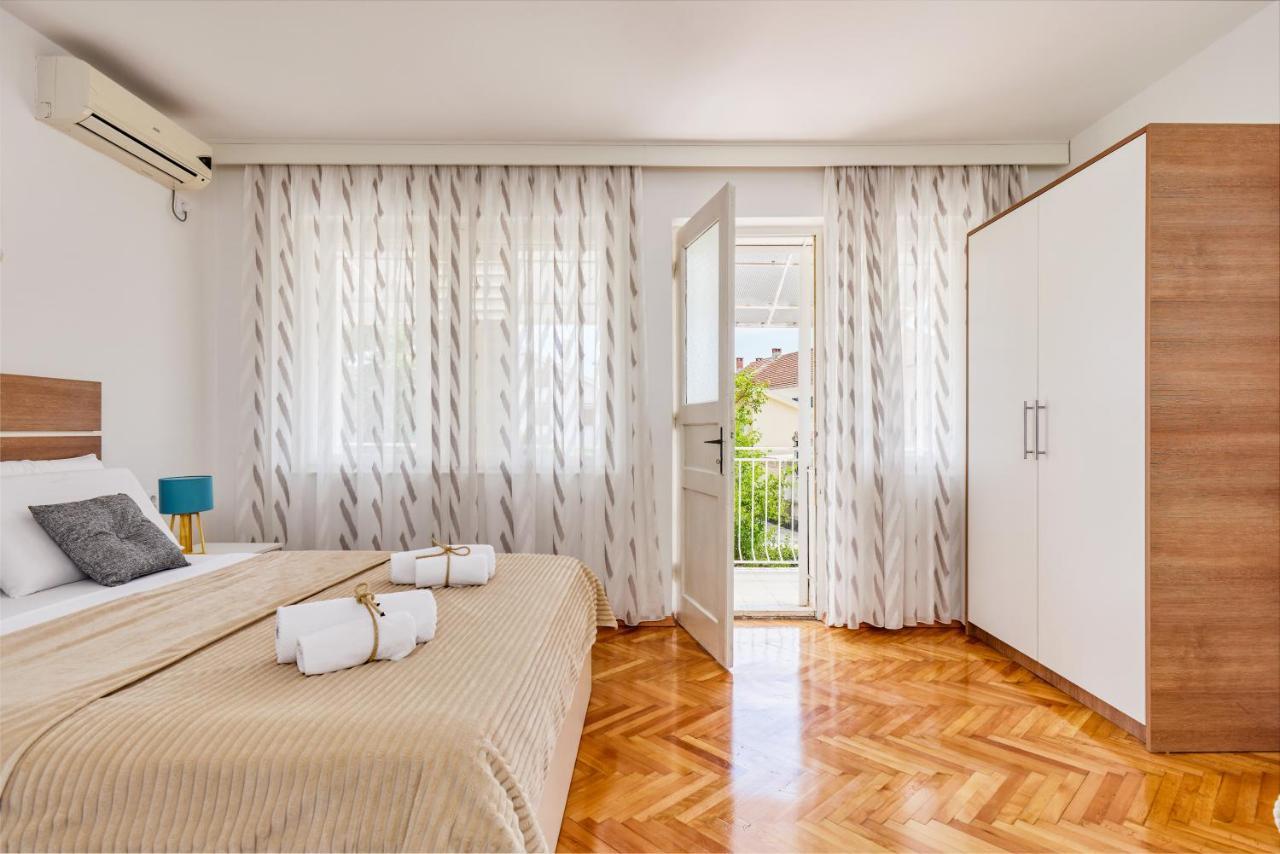 Waikiki Beach House Villa ติวัต ภายนอก รูปภาพ