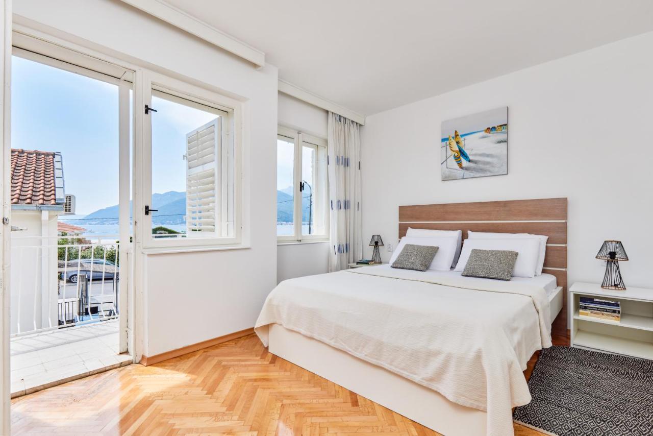 Waikiki Beach House Villa ติวัต ภายนอก รูปภาพ