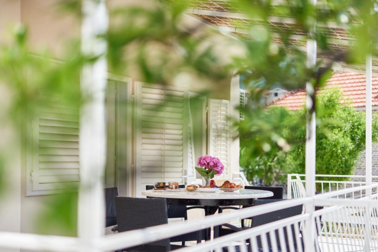 Waikiki Beach House Villa ติวัต ภายนอก รูปภาพ