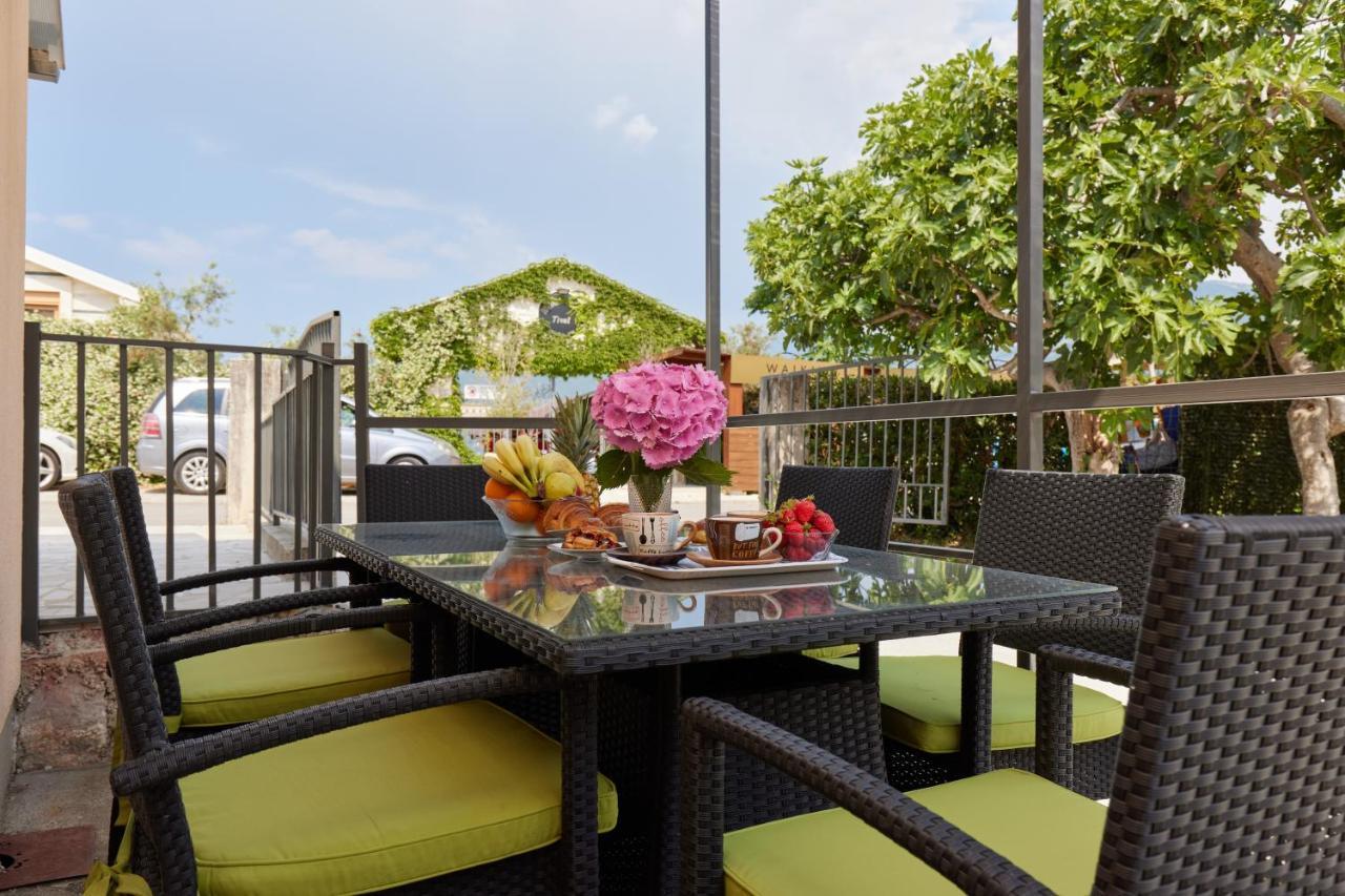 Waikiki Beach House Villa ติวัต ภายนอก รูปภาพ