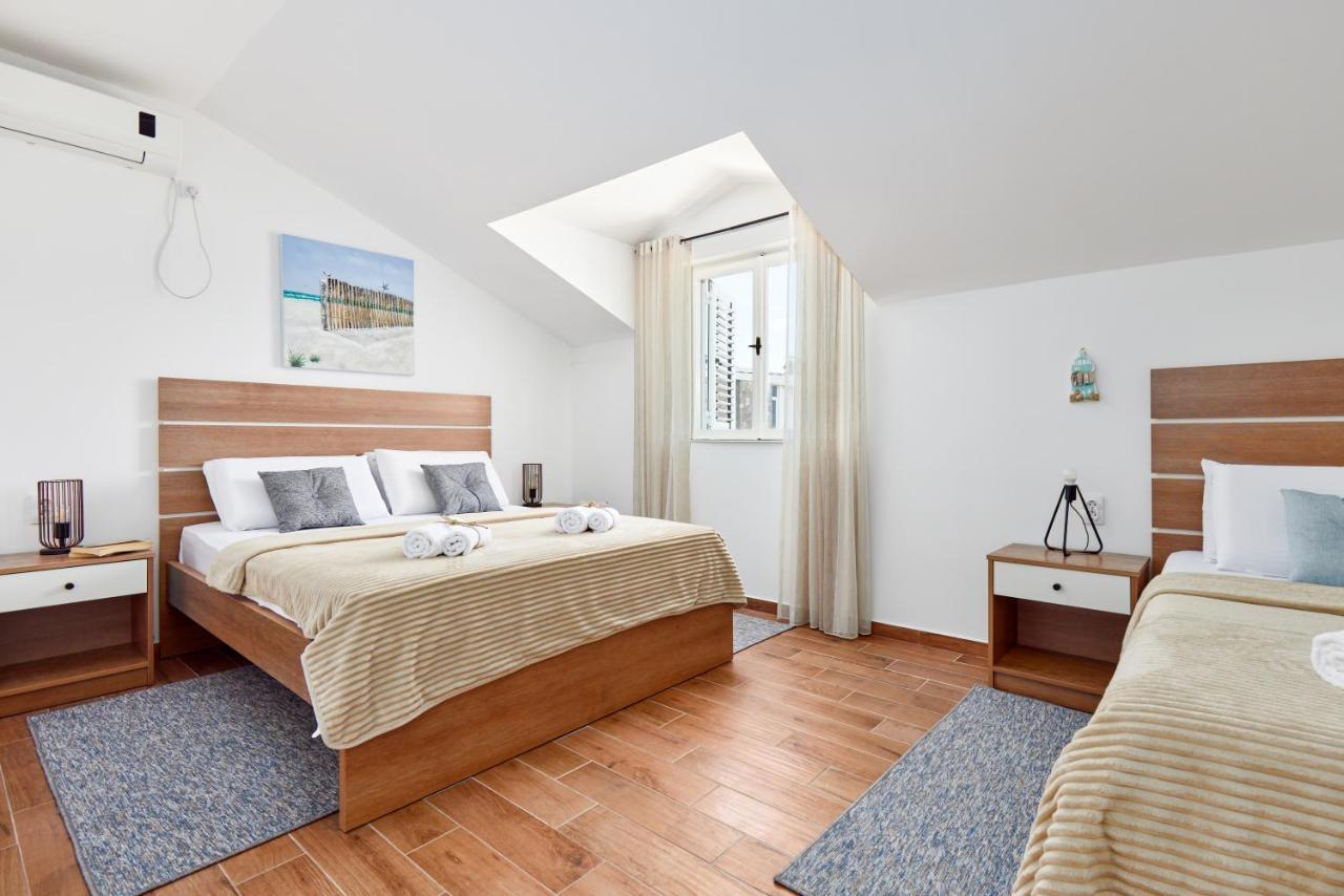 Waikiki Beach House Villa ติวัต ภายนอก รูปภาพ