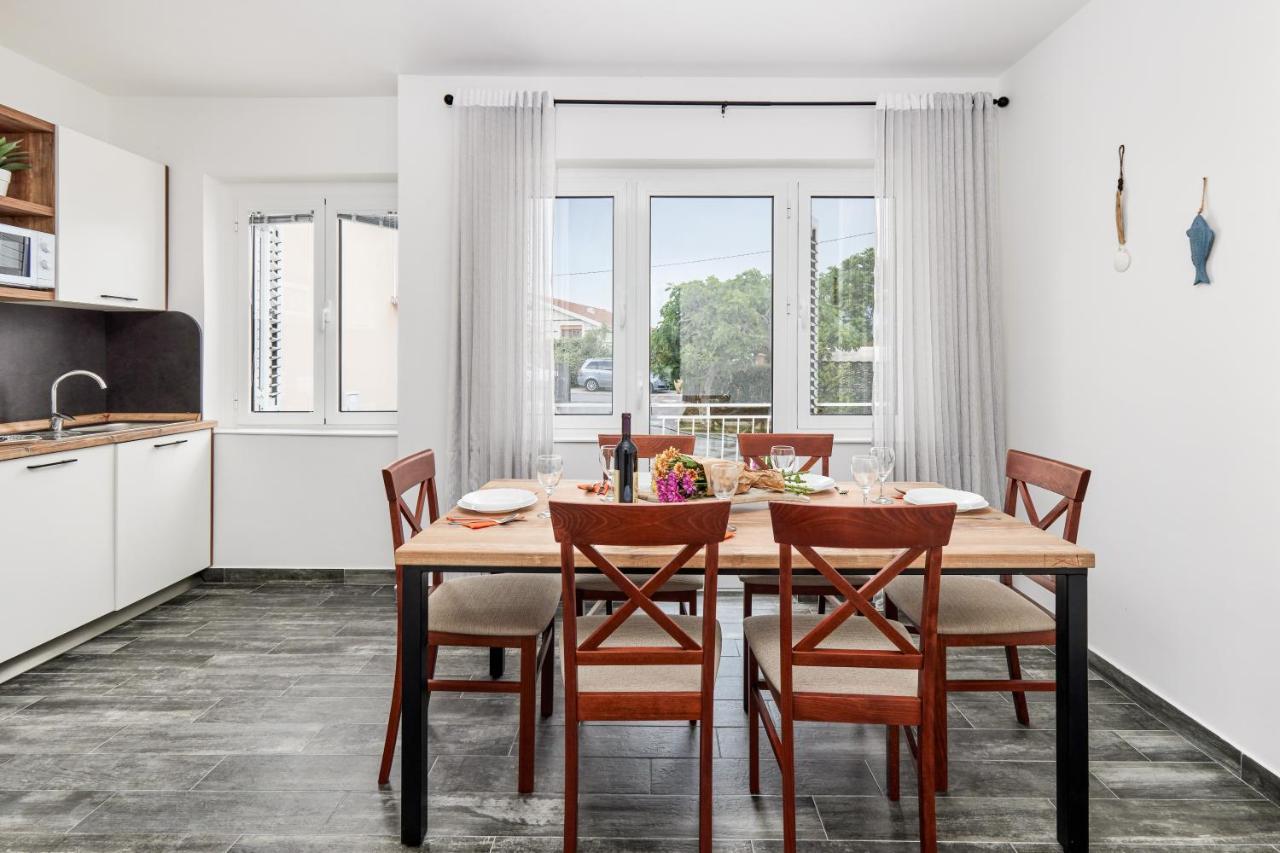 Waikiki Beach House Villa ติวัต ภายนอก รูปภาพ