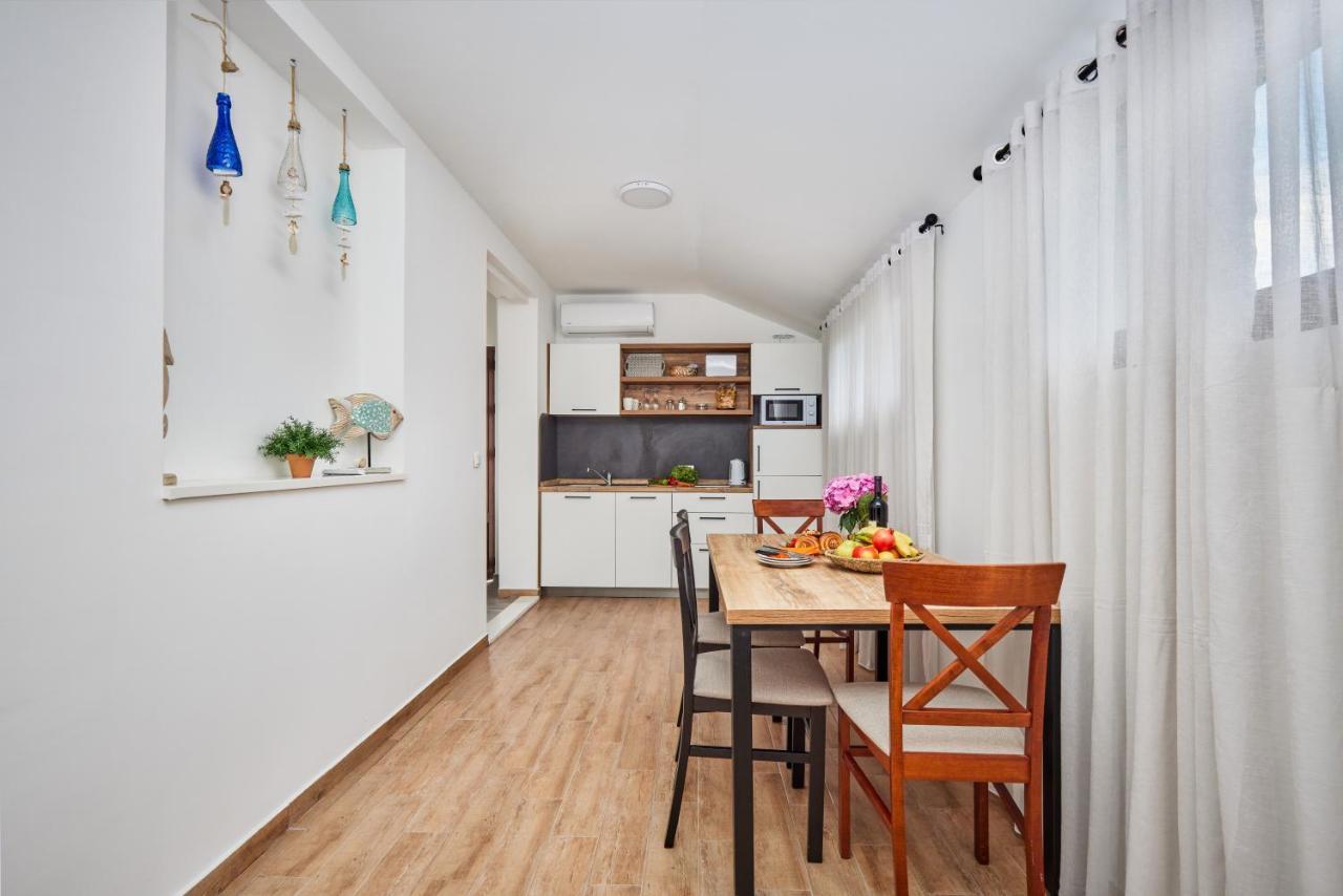 Waikiki Beach House Villa ติวัต ภายนอก รูปภาพ
