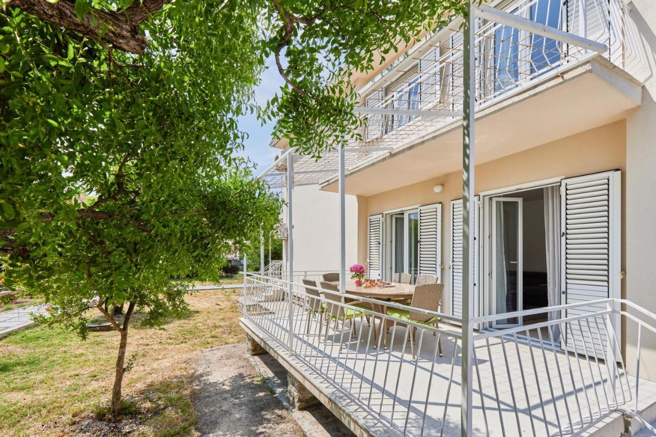 Waikiki Beach House Villa ติวัต ภายนอก รูปภาพ