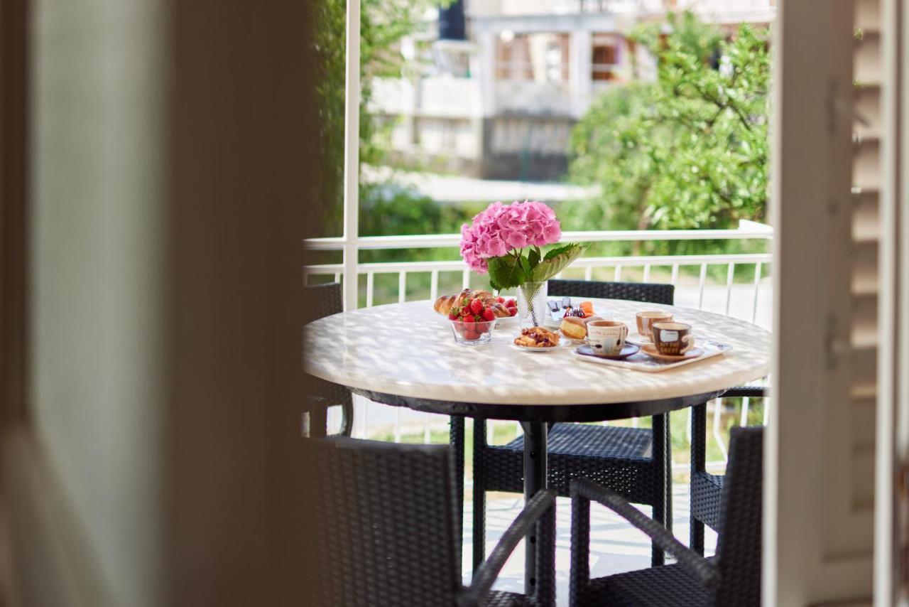 Waikiki Beach House Villa ติวัต ภายนอก รูปภาพ