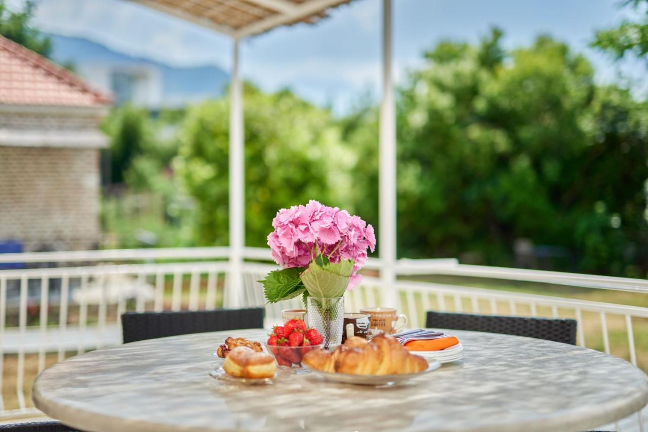 Waikiki Beach House Villa ติวัต ภายนอก รูปภาพ