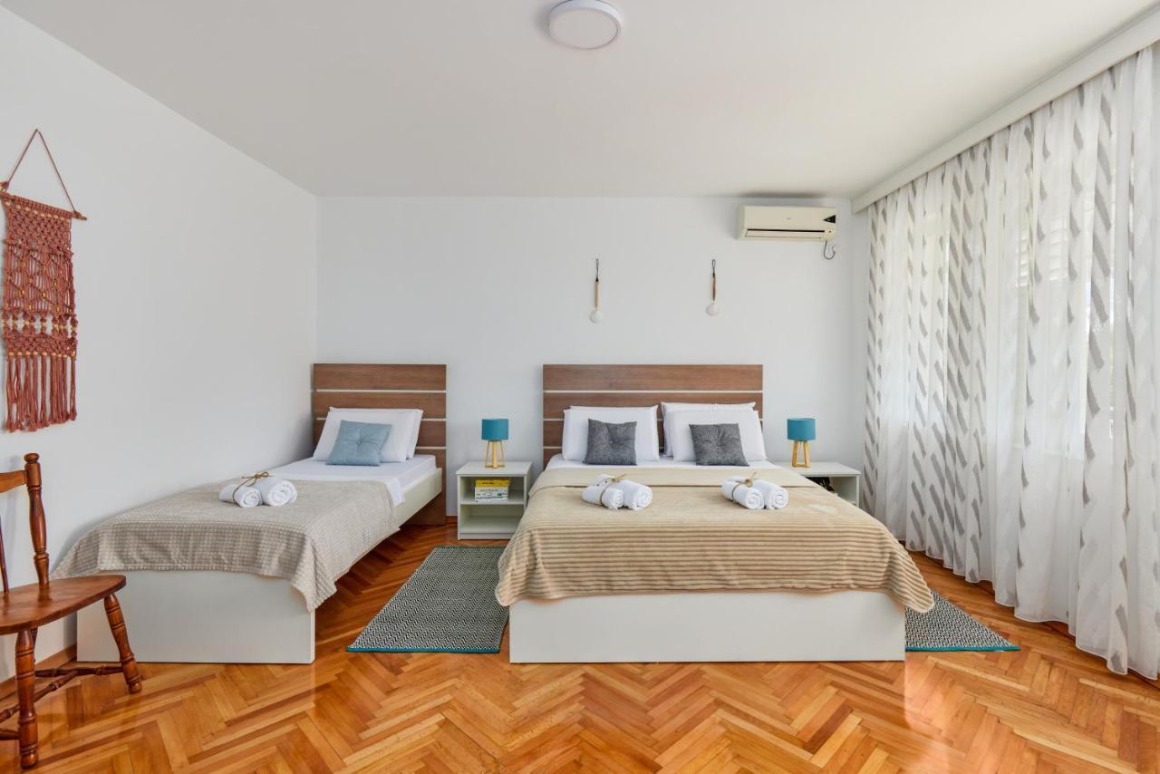 Waikiki Beach House Villa ติวัต ภายนอก รูปภาพ