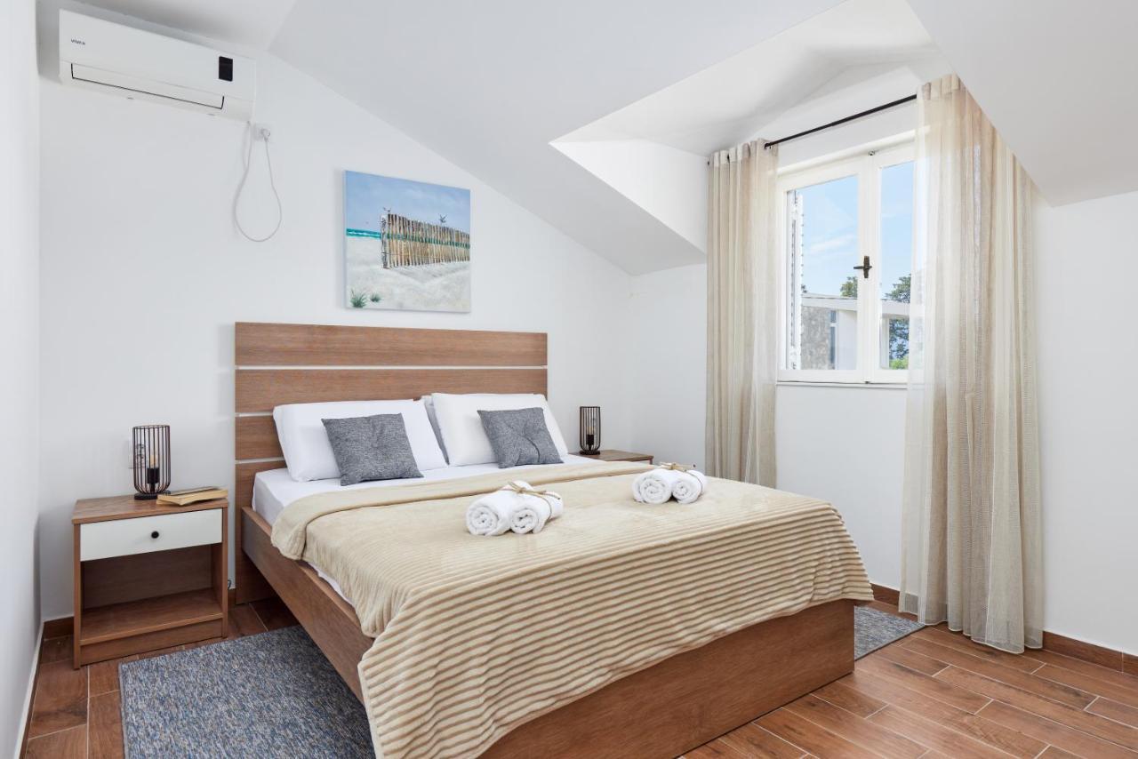 Waikiki Beach House Villa ติวัต ภายนอก รูปภาพ