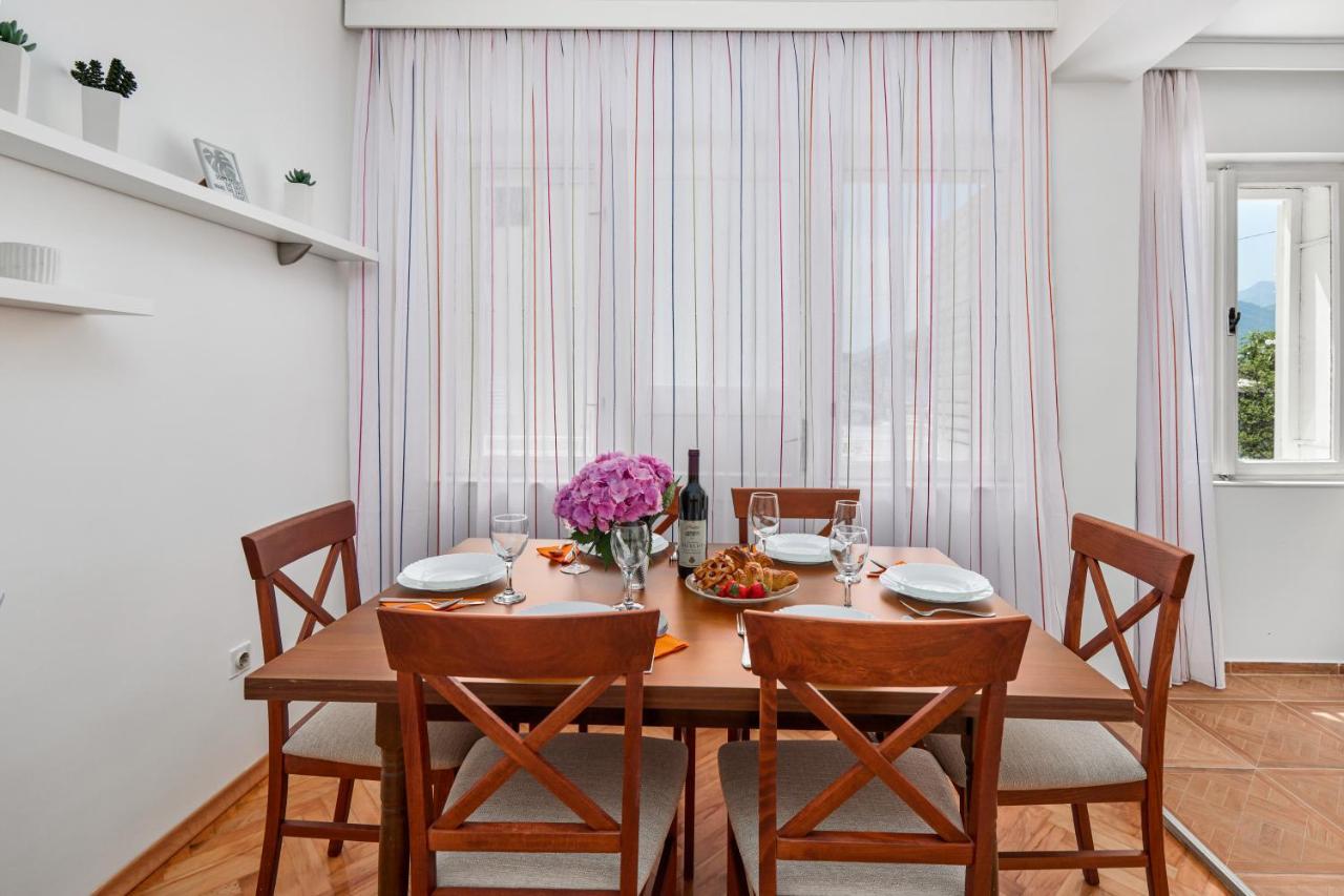 Waikiki Beach House Villa ติวัต ภายนอก รูปภาพ