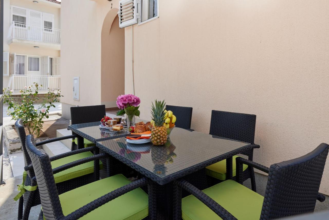 Waikiki Beach House Villa ติวัต ภายนอก รูปภาพ