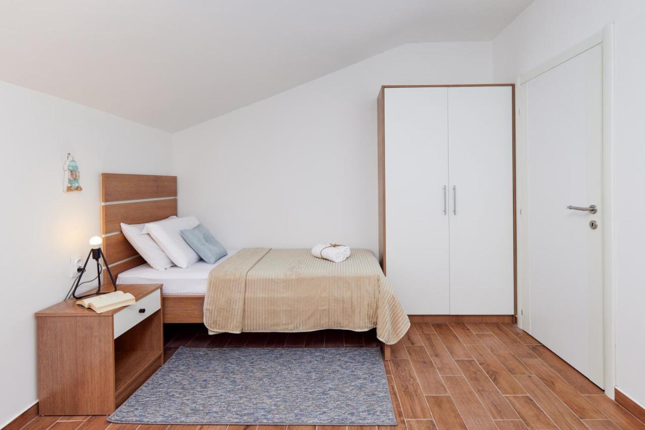 Waikiki Beach House Villa ติวัต ภายนอก รูปภาพ