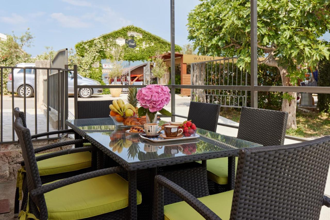 Waikiki Beach House Villa ติวัต ภายนอก รูปภาพ