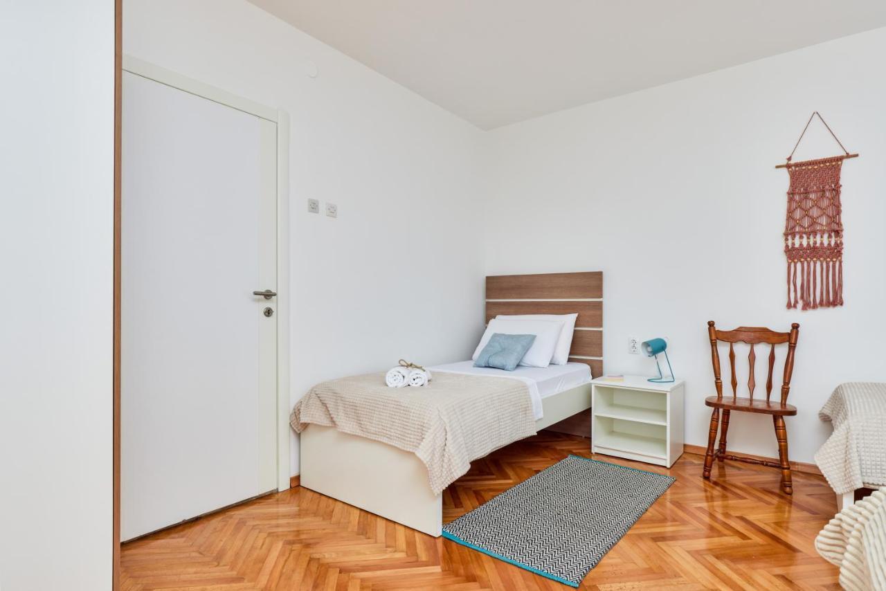 Waikiki Beach House Villa ติวัต ภายนอก รูปภาพ