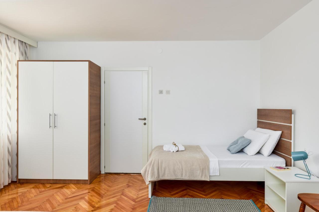 Waikiki Beach House Villa ติวัต ภายนอก รูปภาพ
