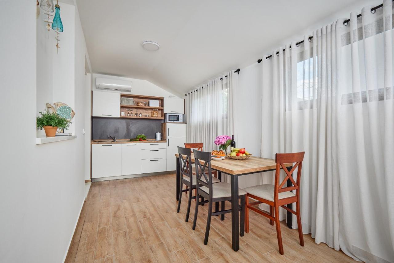 Waikiki Beach House Villa ติวัต ภายนอก รูปภาพ