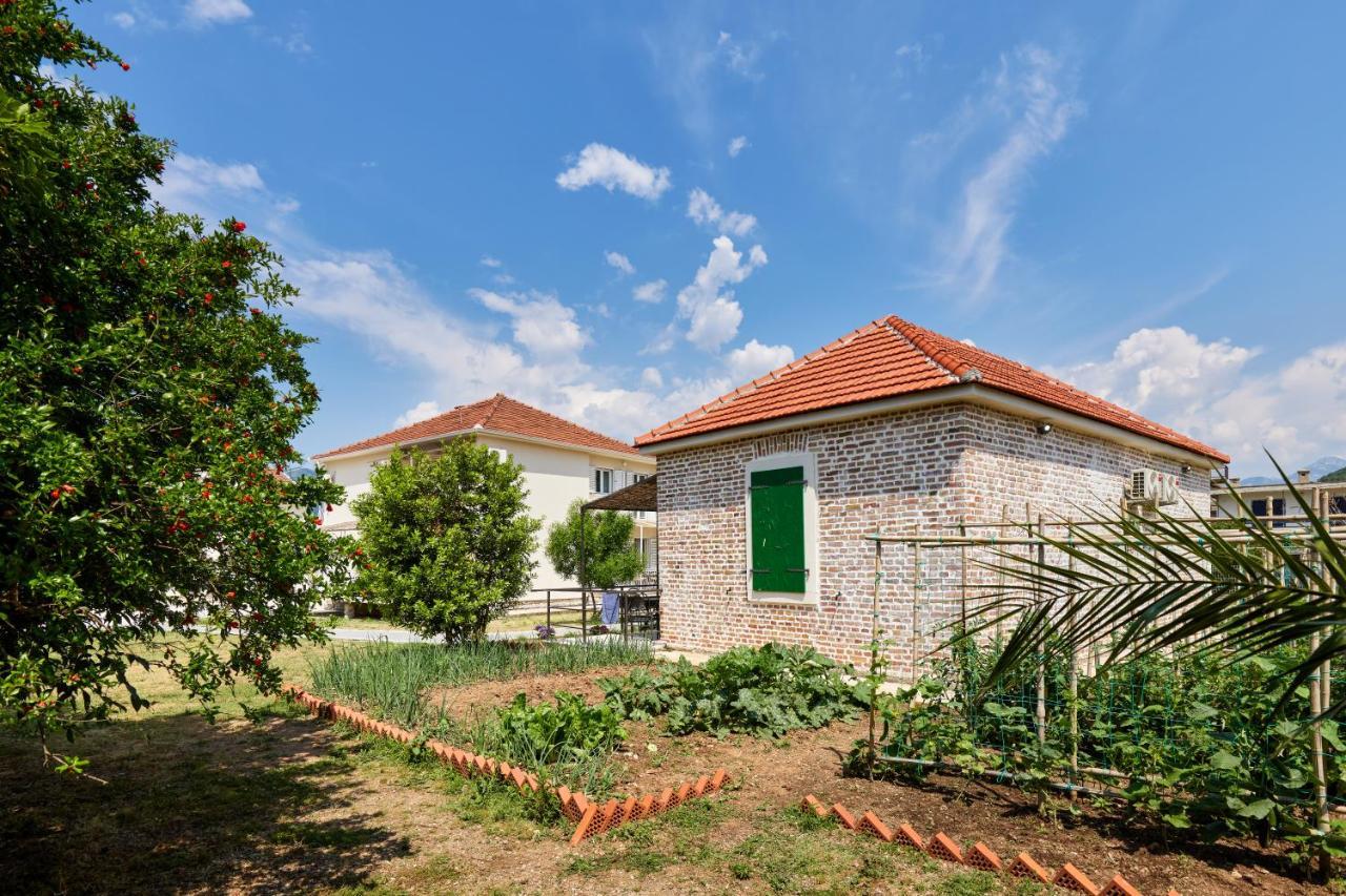 Waikiki Beach House Villa ติวัต ภายนอก รูปภาพ
