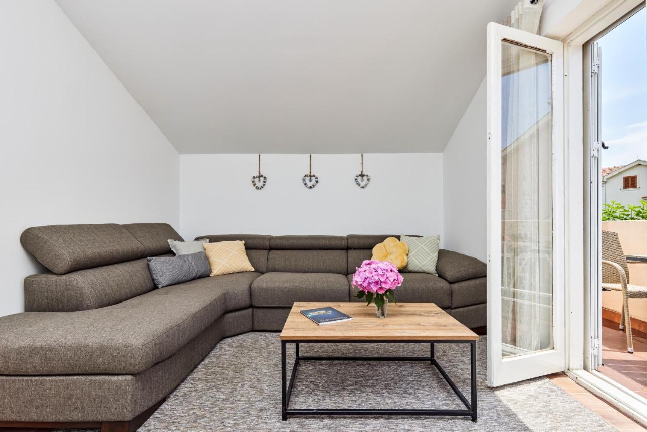 Waikiki Beach House Villa ติวัต ภายนอก รูปภาพ