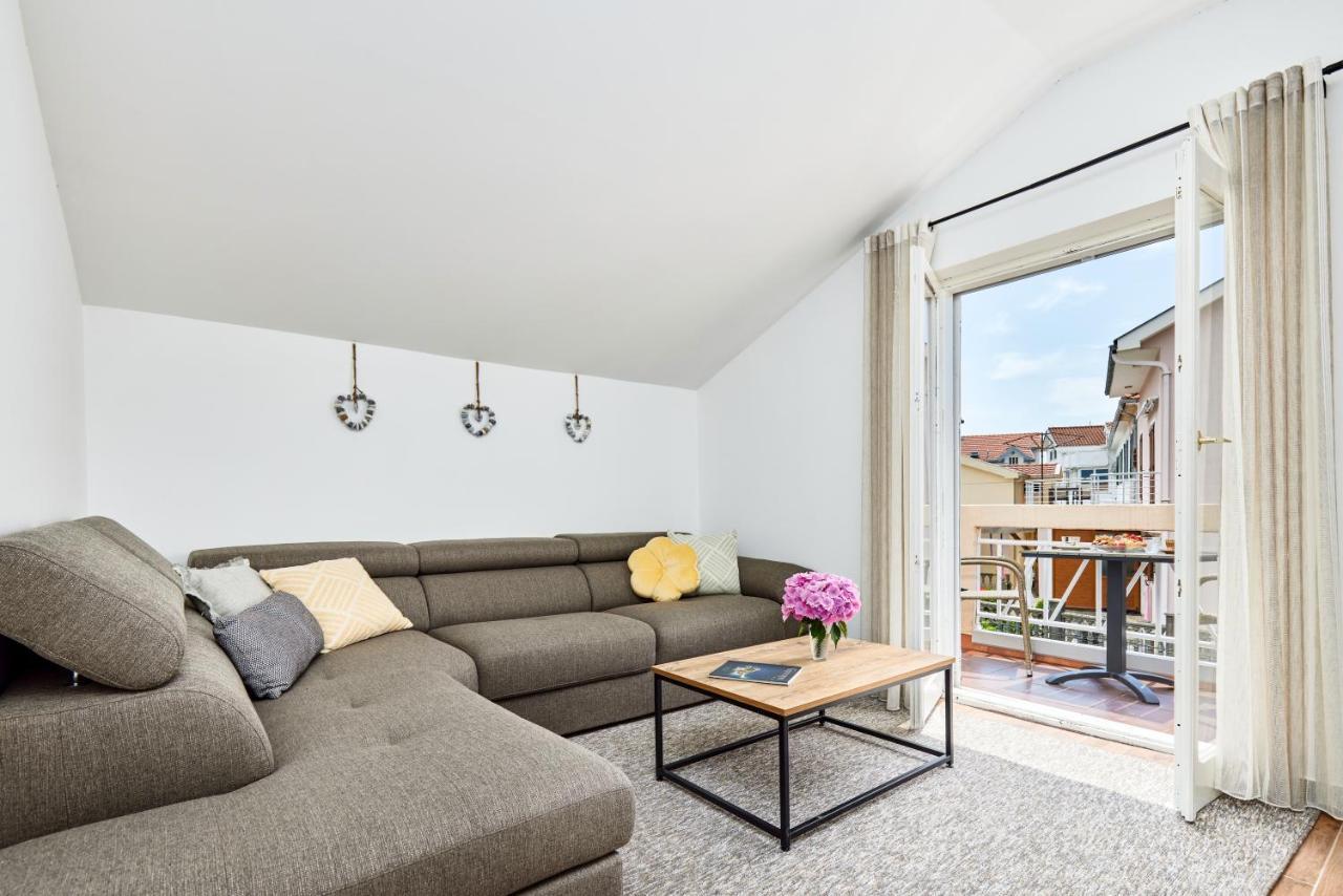 Waikiki Beach House Villa ติวัต ภายนอก รูปภาพ